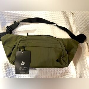 Pure wave crossbody bag in Olive. New with tags